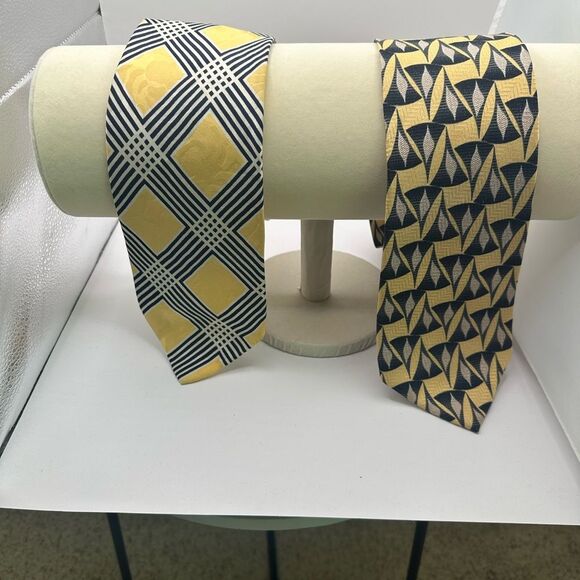 Britches of Georgetown Yellow and Black Geometric Men's Silk Ties - Picture 1 of 7